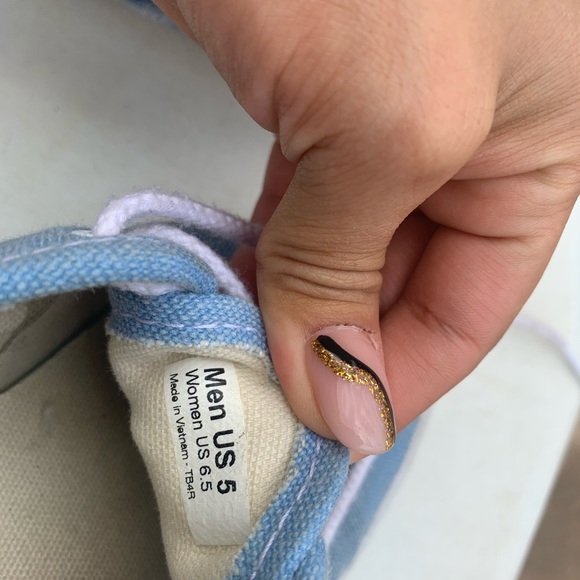 Vans - Picture 2 of 2